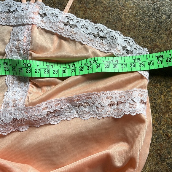 Exquisite Vintage With Lace Trim Peignoir Set - Picture 8 of 13